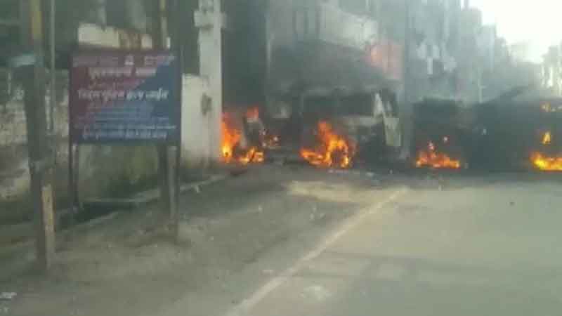 Munger firing in Bihar: Election Commission removed DM-SP Fierce agitation across the city vandalizing SP office setting fire to police post