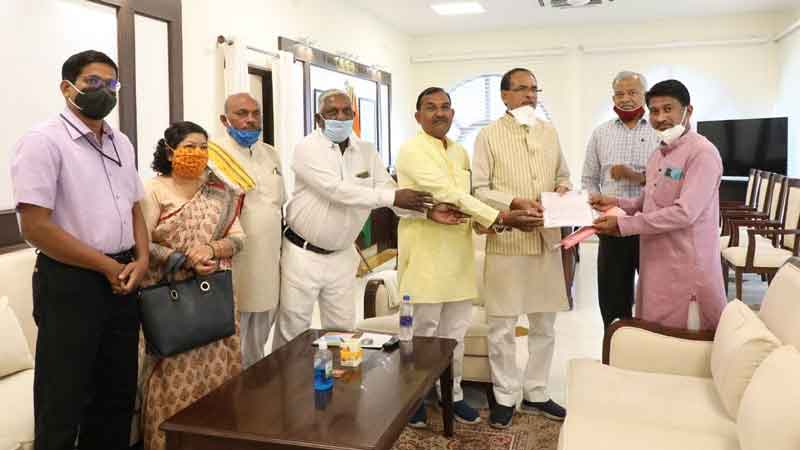 Tribal security forum delegation met Chief Minister Shri Chauhan