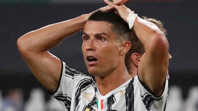 Footballer Cristiano Ronaldo's Corona report positive shared a picture with the team a day earlier