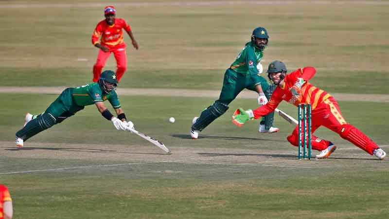 Pakistan-Zimbabwe Match: Both Pakistan batsmen reach same end