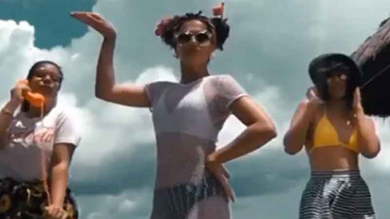 Taapsee Pannu's 'Begini Shoot' with sister in Maldives video goes viral