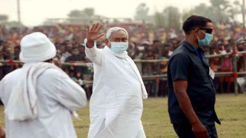 Bihar assembly elections: Voting continues stone pelting in Nitish's assembly during the last phase of election campaign