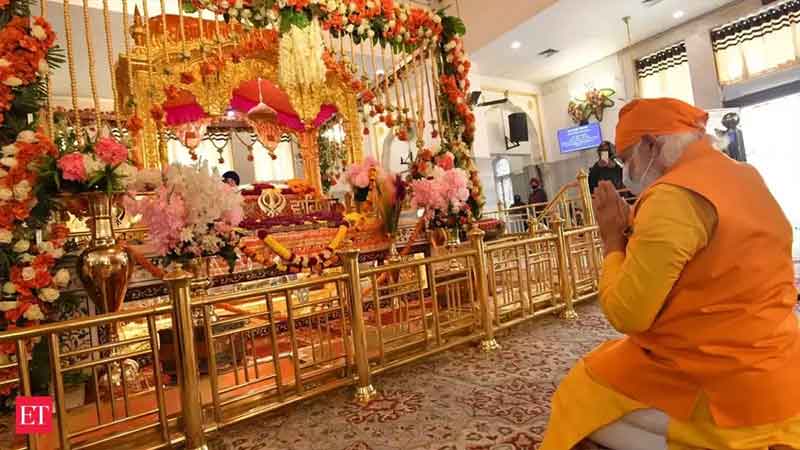 Prime Minister Modi suddenly arrived in Rakabganj Gurudwara like a common man bowed down to Guru Tegh Bahadur