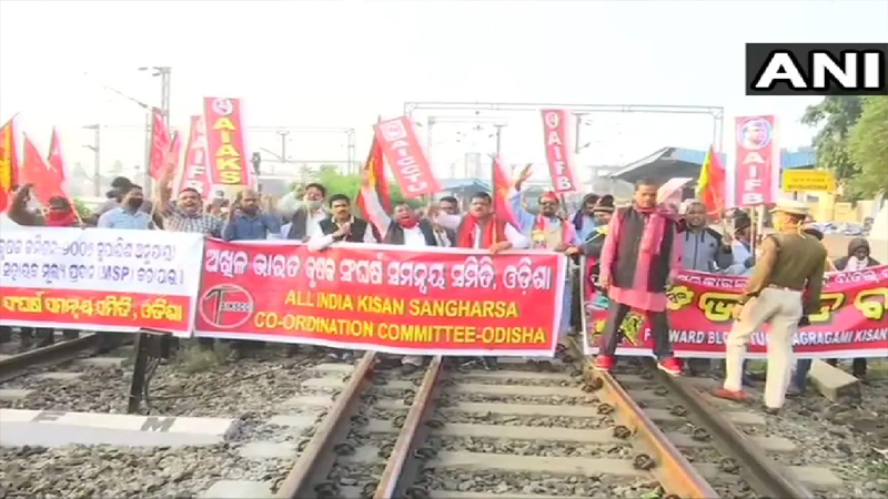 India closed against agricultural laws farmers stopped rail road jammed