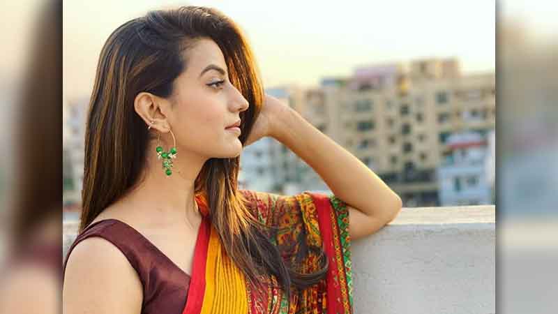 Photos of this Bhojpuri heroine went viral in saree