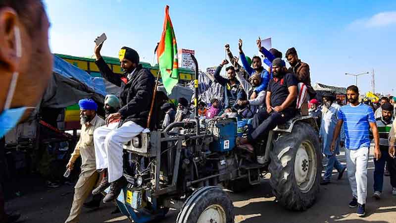 Farmers rally with tractor rally ended at Phul Bagh demolition of auto