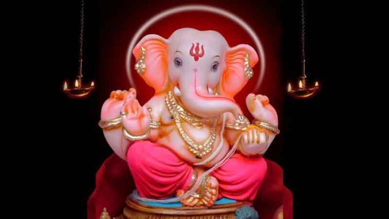Ganesha removes all the architectural defects of the house along with all kinds of difficulties.