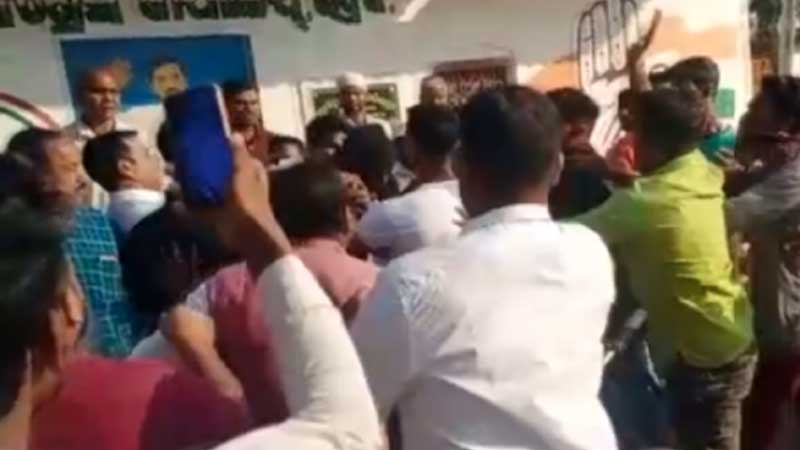 Fierce kick-outs in PCC office among Congress workers scuffle between supporters of two leaders over area sharing