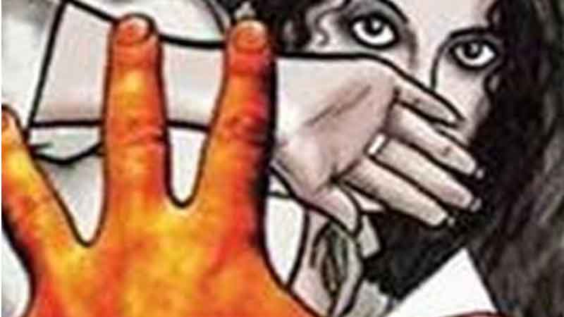 The director of the job company called the girl to the hotel gave her a drink and started molesting the girl ran away from the clutches and complained to the police