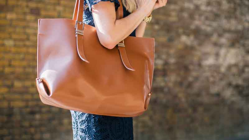 Girls must do these things in bags, carry water bottles in your bag during summer season.