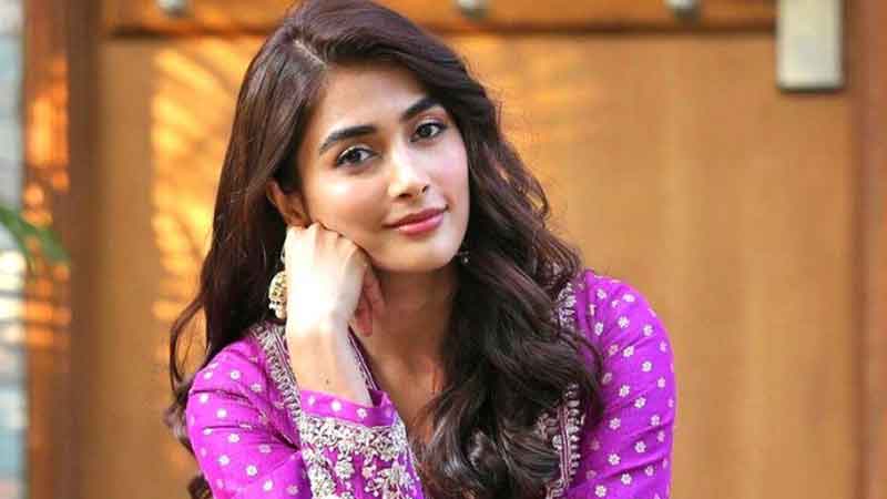 Actress Pooja Hegde becomes corona infected tweeted information