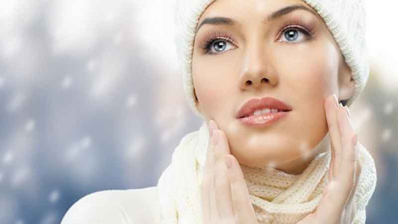 Apply homemade scrub on face to get glow skin in winter