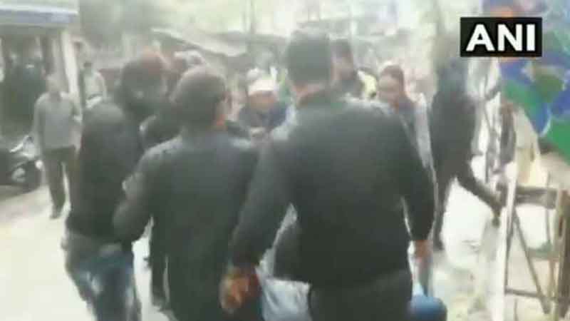 Workers seen in clashes, stone pelting during voting in West Bengal