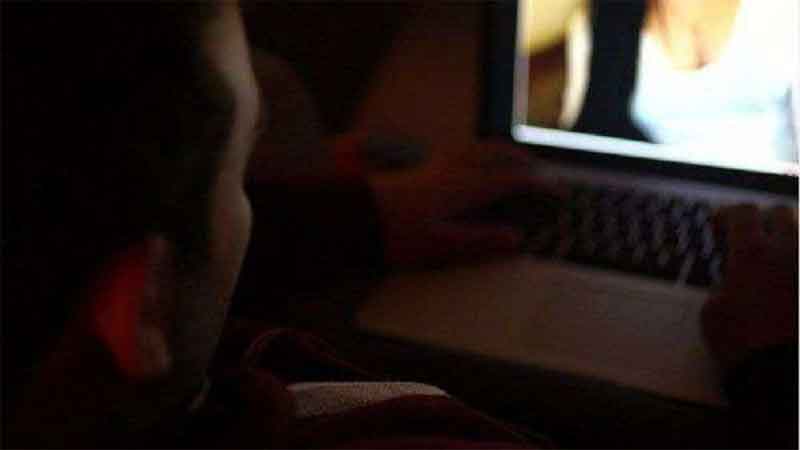 The girl made a video call to the young man through friendship on the dating app now doing blackmail