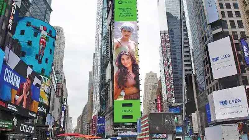 Sunidhi Chauhan and Shalmali Kholgade created history picture on Times Square