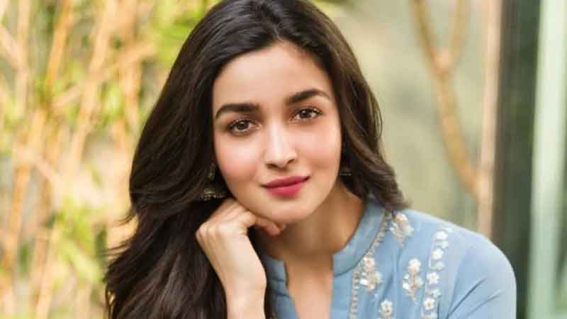 Alia Bhatt created panic on social media saw a colorful smile