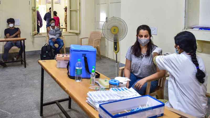 SC asked the Center - why not use 35 thousand crores to give free vaccine?