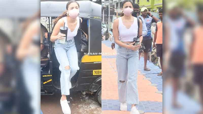 Aaliya liked to ride an auto after leaving the expensive car