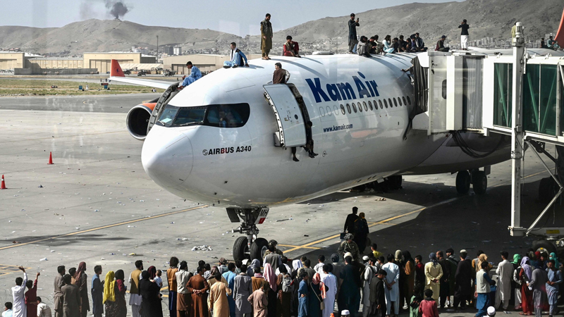 America asked its citizens present outside Kabul airport to leave immediately expressed fear of terrorist attack