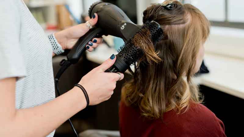 Model's hair cut wrongly, now will have to pay compensation of so many crores