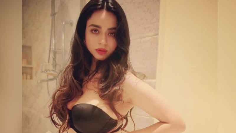 Soundarya Sharma posed while sitting in the bathtub, the caption created panic