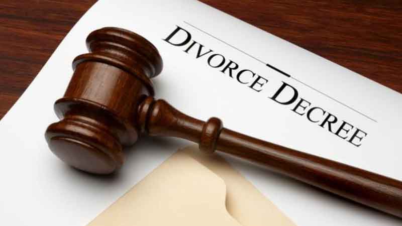 Wife used to love someone else, husband divorced in film style