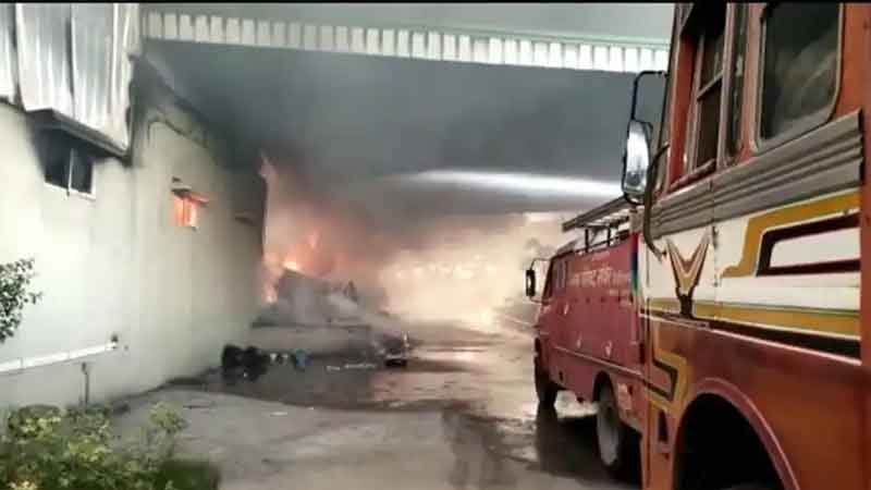 Massive fire in packaging factory on Sanwer Road, Indore, loss of crores