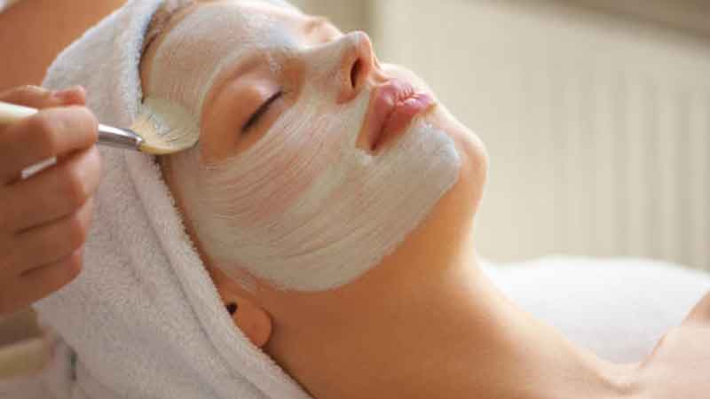 Before getting a facial in winter keep these things in mind otherwise your beauty may deteriorate.