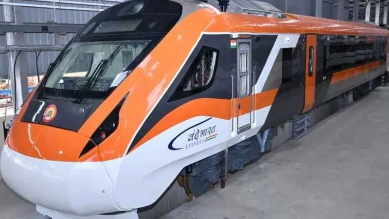 Keeping in mind the rush of passengers on Holi Railways announced to run Vande Bharat Express and other festival special trains between New Delhi and Patna